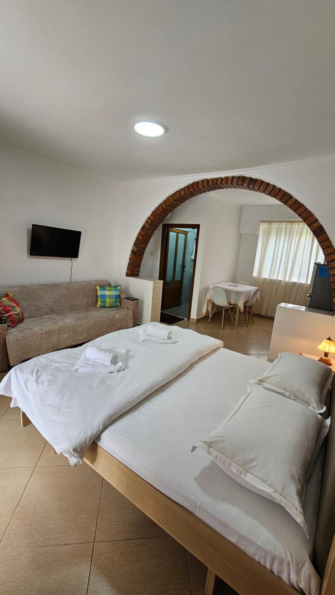 Aliaj Guest House ベラト エクステリア 写真